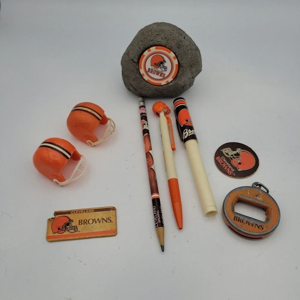 Cleveland Browns‎ Poker Chip, Browns Mini Helmet, And More